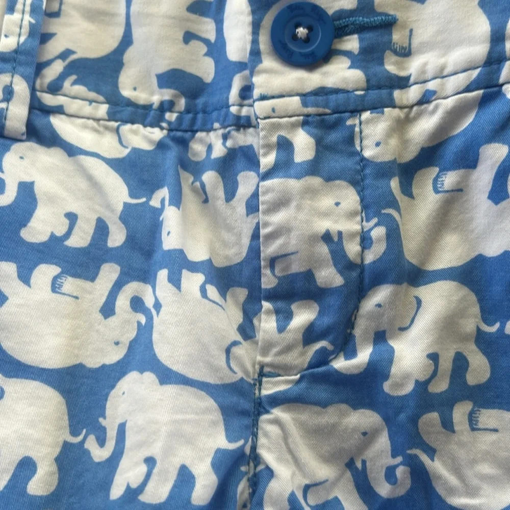 Lilly Pulitzer blue  and White Elephant Print Women's Shorts - Picture 2 of 3